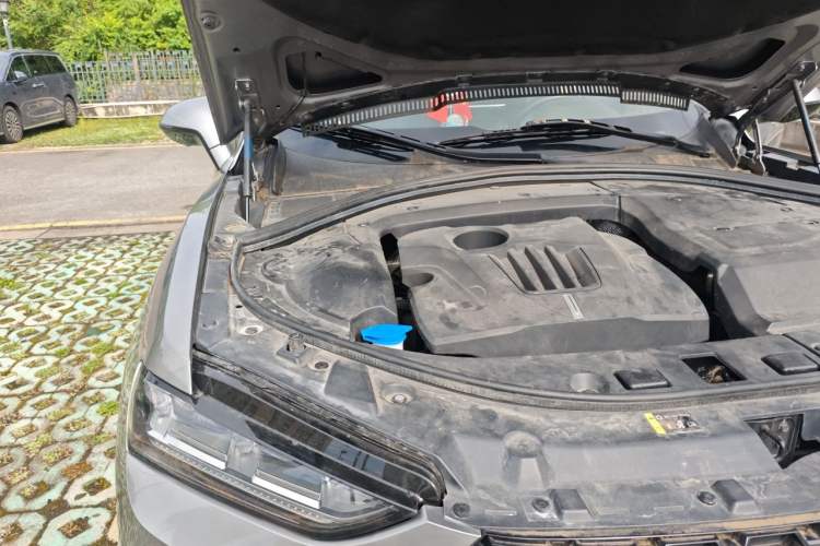 Used Wey VV7 2017 2.0T Flagship Model Engine Bay Right