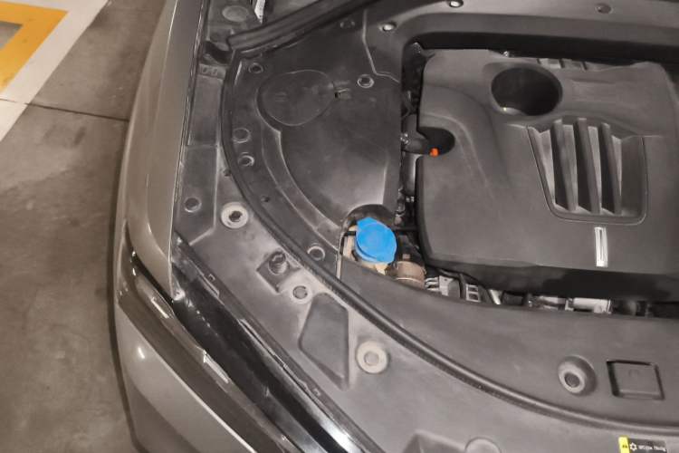 Used Wey VV7 2017 2.0T Luxury Model Engine Bay Right