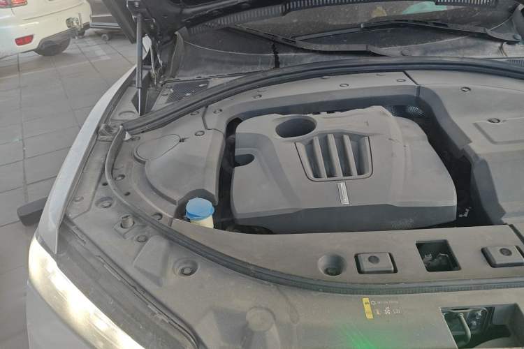 Used Wey VV7 2017 2.0T Ultra-Luxury Version Engine Bay Right
