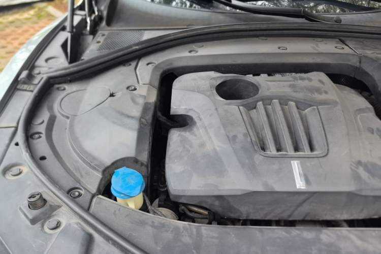 Used Wey VV7 2017 2.0T Ultra-Luxury Version Engine Bay Right