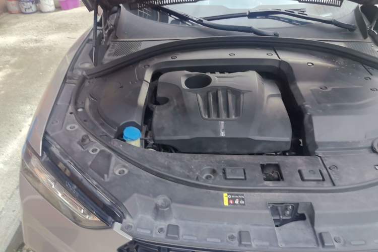 Used Wey VV7 2017 2.0T Flagship Model Engine Bay Right