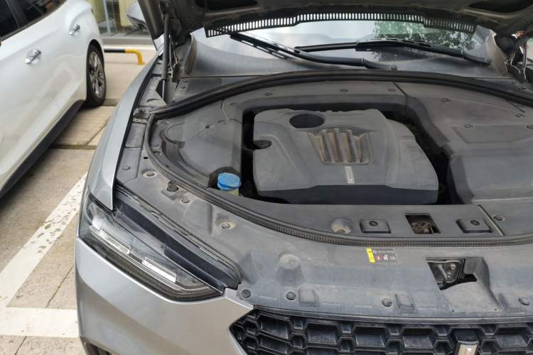 Used Wey VV7 2017 2.0T Ultra-Luxury Version Engine Bay Right