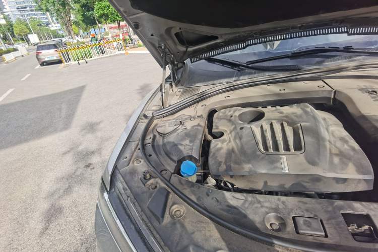 Used Wey VV7 2017 2.0T Flagship Model Engine Bay Right