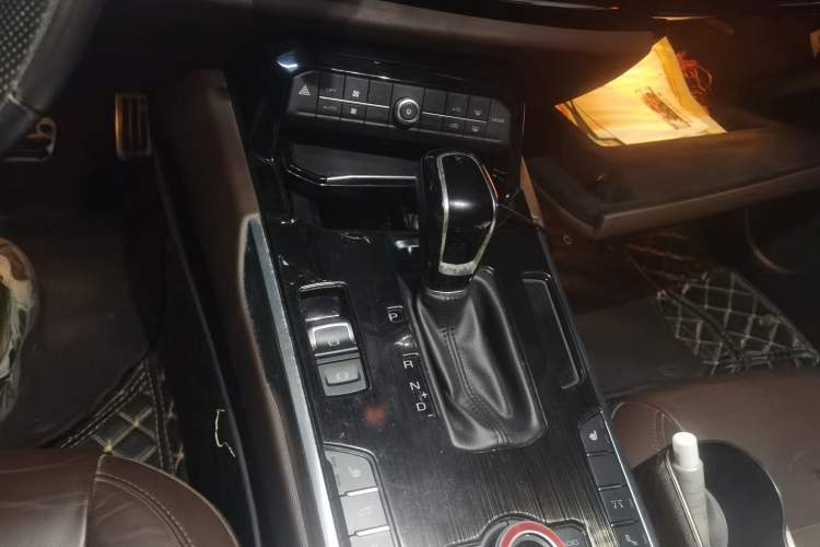Used Wey VV7 2017 2.0T Luxury Model Gear Lever