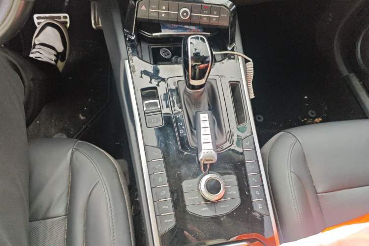 Used Wey VV7 2017 2.0T Flagship Model Gear Lever