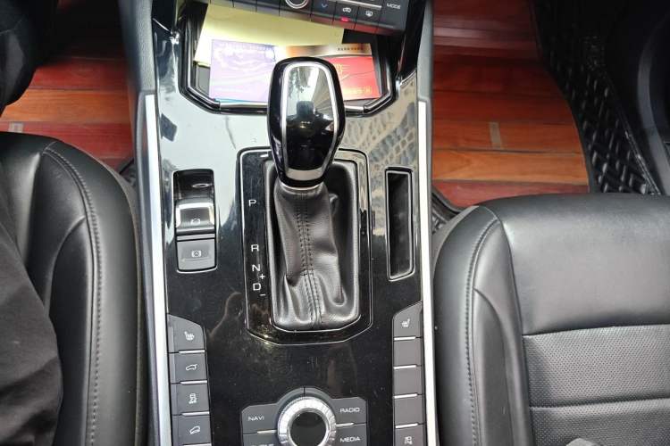 Used Wey VV7 2017 2.0T Ultra-Luxury Version Gear Lever