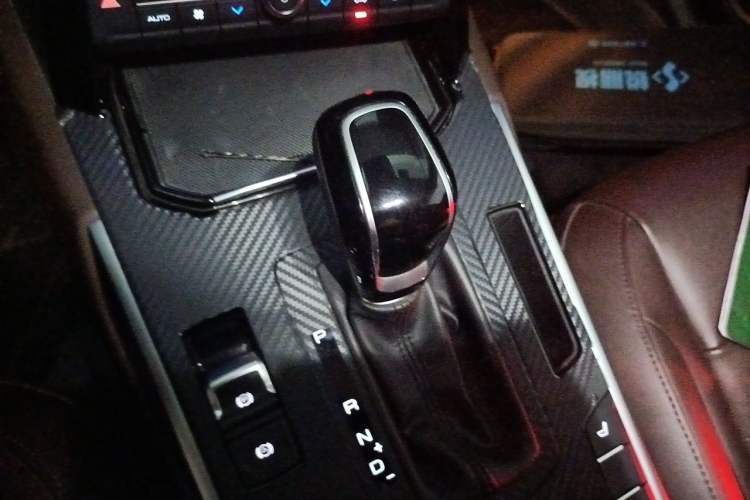 Used Wey VV7 2017 2.0T Flagship Model Gear Lever