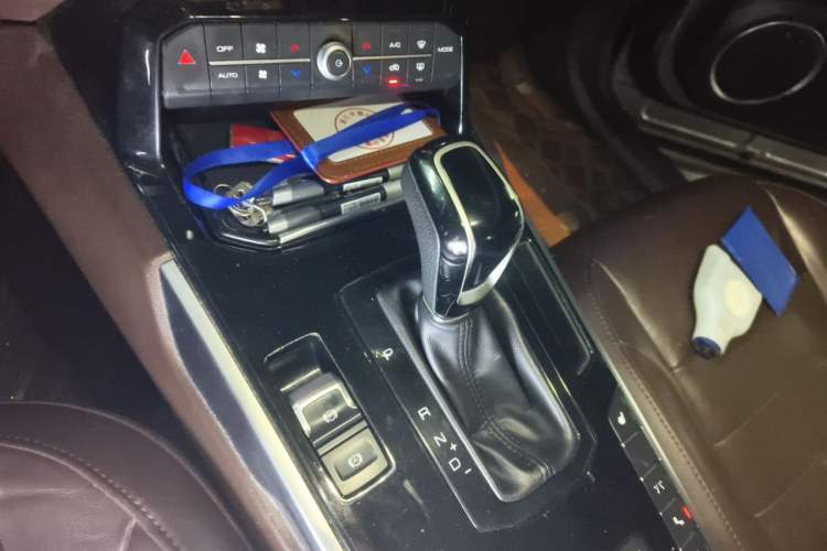 Used Wey VV7 2017 2.0T Flagship Model Gear Lever
