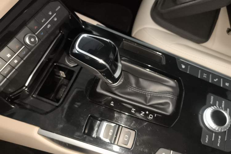 Used Wey VV7 2017 2.0T Flagship Model Gear Lever