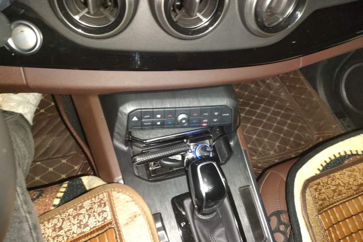 Used Wey VV7 2017 2.0T Ultra-Luxury Version Gear Lever