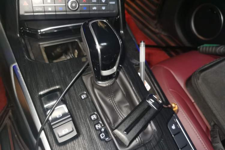 Used Wey VV7 2017 2.0T Flagship Model Gear Lever