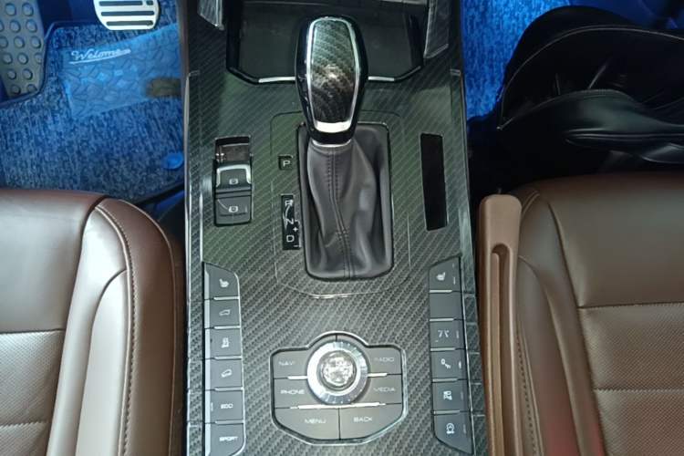 Used Wey VV7 2017 2.0T Flagship Model Gear Lever