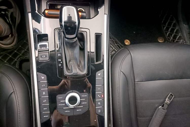 Used Wey VV7 2017 2.0T Flagship Model Gear Lever