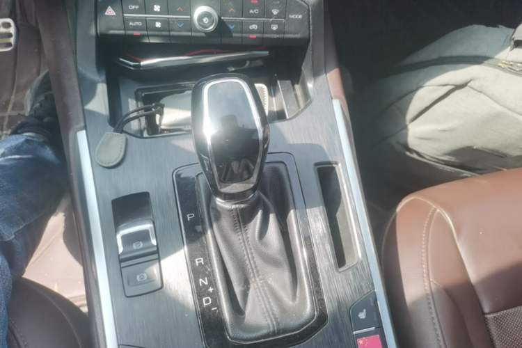 Used Wey VV7 2017 2.0T Flagship Model Gear Lever