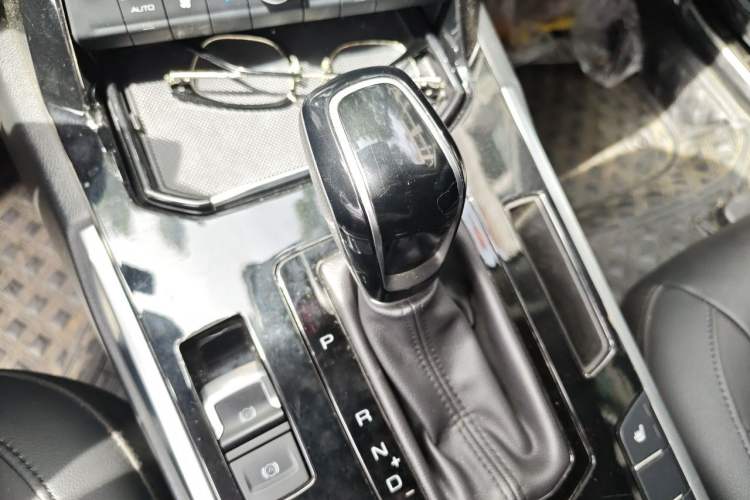 Used Wey VV7 2017 2.0T Flagship Model Gear Lever