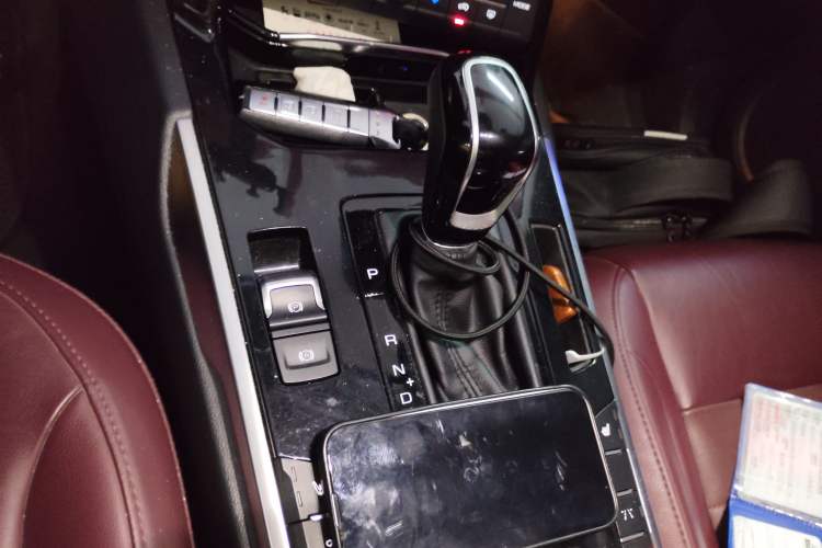 Used Wey VV7 2017 2.0T Flagship Model Gear Lever
