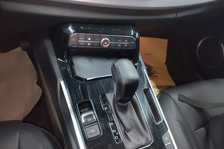 Used Wey VV7 2017 VV7c 2.0T Luxury Model Gear Lever
