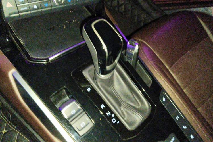 Used Wey VV7 2017 2.0T Flagship Model Gear Lever