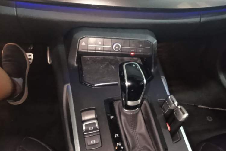 Used Wey VV7 2017 2.0T Flagship Model Gear Lever