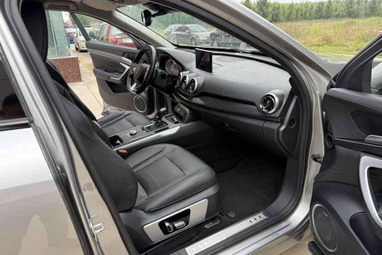 Used Wey VV7 2017 VV7c 2.0T Flagship Model Interior 1