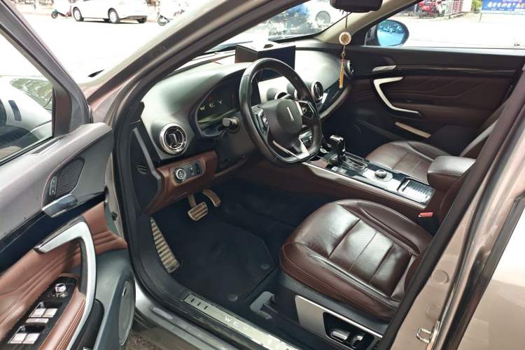 Used Wey VV7 2017 2.0T Flagship Model Interior 3