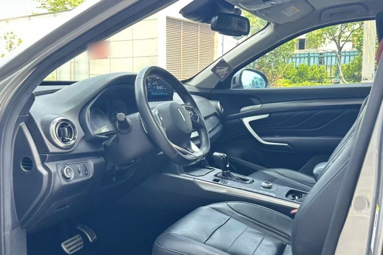Used Wey VV7 2017 2.0T Flagship Model Interior 3