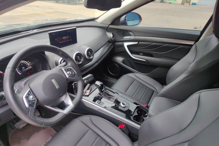 Used Wey VV7 2017 2.0T Luxury Model Interior 9