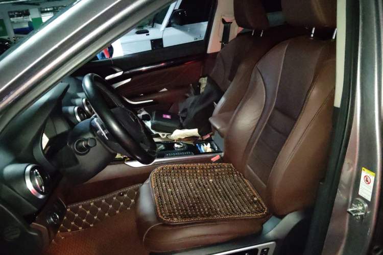 Used Wey VV7 2017 2.0T Flagship Model Left Front Seat