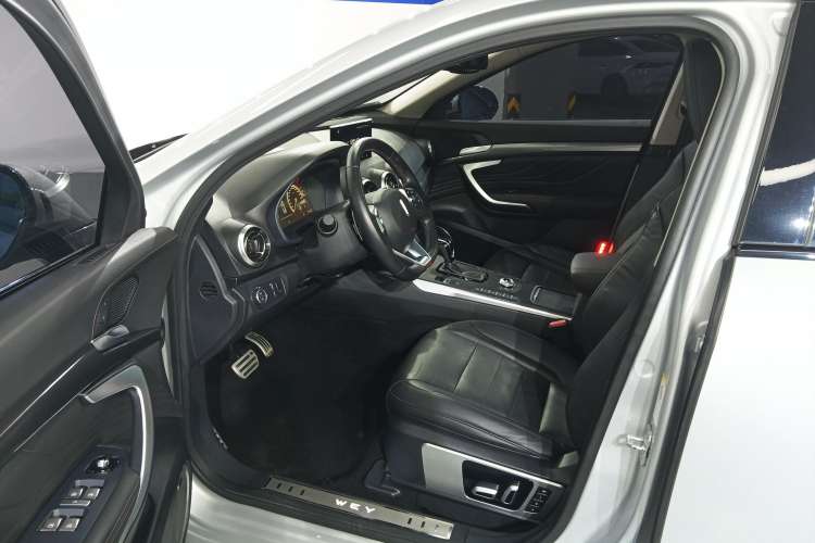 Used Wey VV7 2017 2.0T Flagship Model Left Front Seat