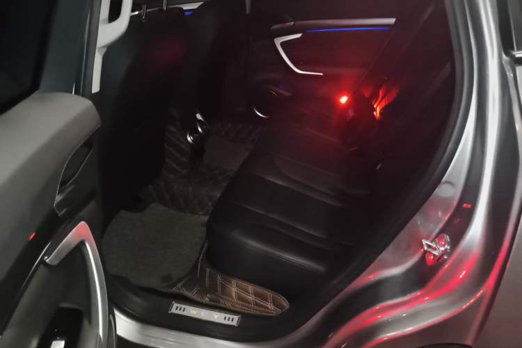 Used Wey VV7 2017 2.0T Luxury Model Left Rear Seat