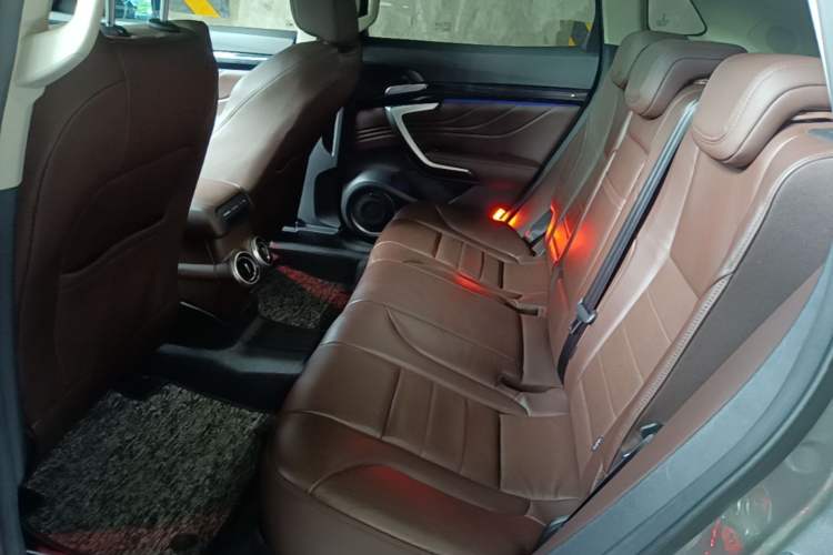 Used Wey VV7 2017 2.0T Flagship Model Left Rear Seat