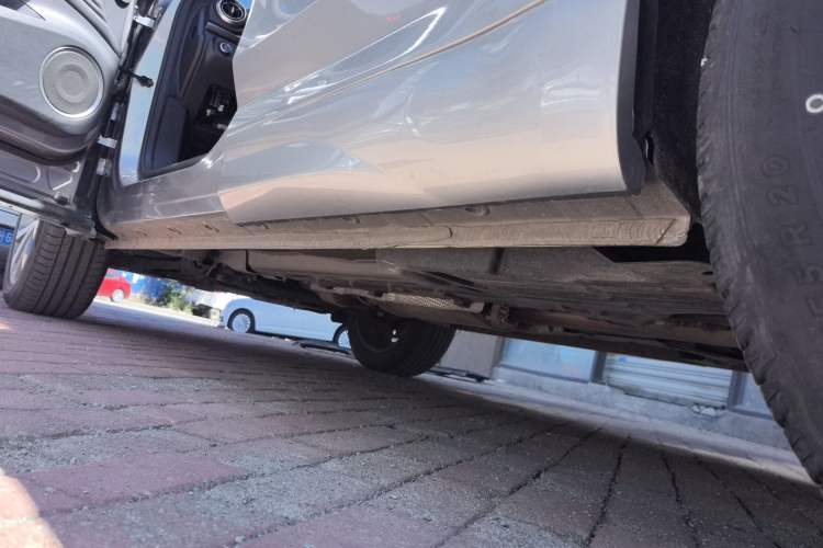 Used Wey VV7 2017 2.0T Ultra-Luxury Version Left Side Sill