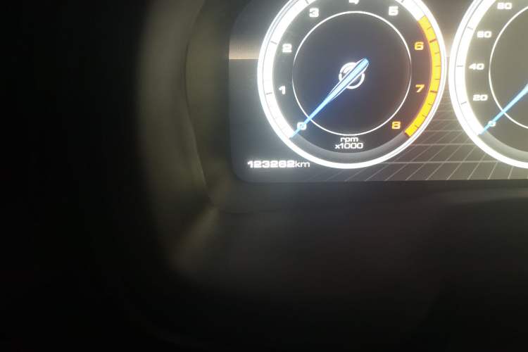 Used Wey VV7 2017 2.0T Luxury Model Odometer Close Up