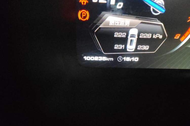 Used Wey VV7 2017 2.0T Flagship Model Odometer Close Up