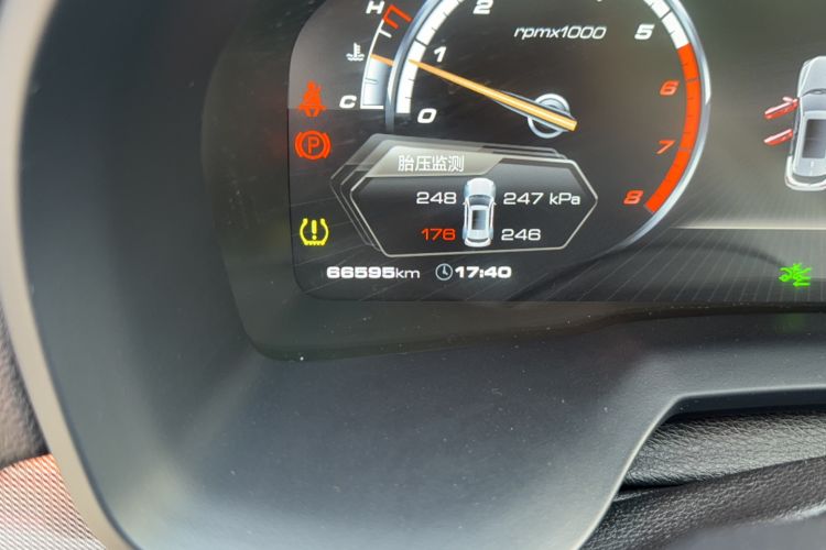 Used Wey VV7 2017 VV7c 2.0T Flagship Model Odometer Close Up