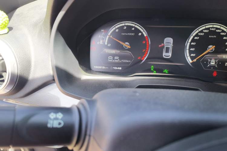 Used Wey VV7 2017 2.0T Flagship Model Odometer Close Up