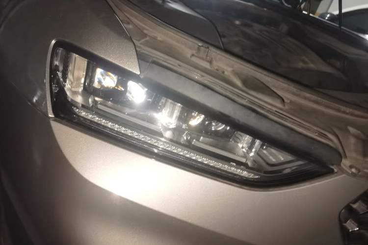 Used Wey VV7 2017 2.0T Luxury Model Right Front Headlight