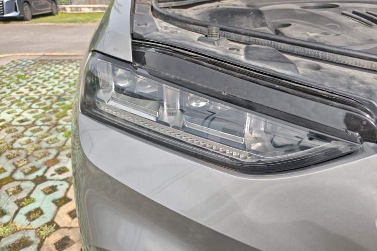 Used Wey VV7 2017 2.0T Flagship Model Right Front Headlight