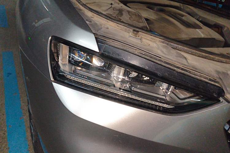 Used Wey VV7 2017 VV7c 2.0T Flagship Model Right Front Headlight