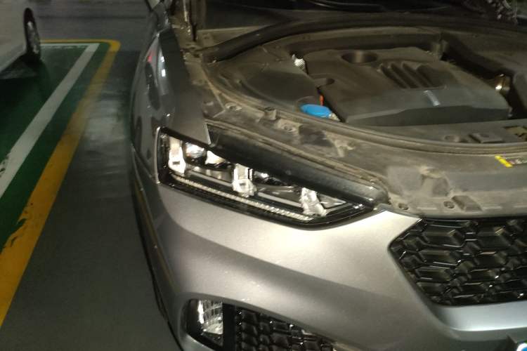 Used Wey VV7 2017 2.0T Ultra-Luxury Version Right Front Headlight