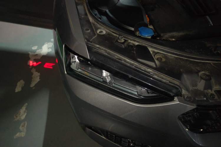 Used Wey VV7 2017 2.0T Flagship Model Right Front Headlight