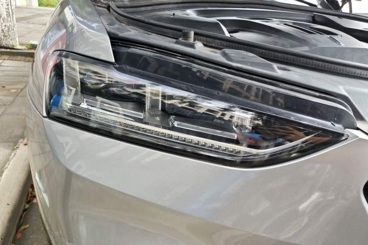 Used Wey VV7 2017 2.0T Flagship Model Right Front Headlight