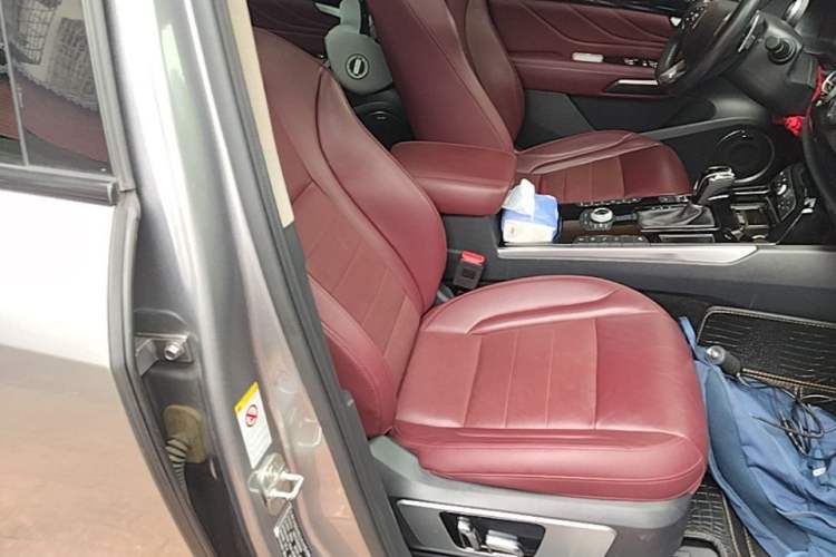 Used Wey VV7 2017 2.0T Flagship Model Right Front Seat