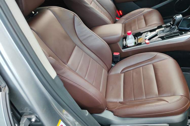 Used Wey VV7 2017 2.0T Flagship Model Right Front Seat