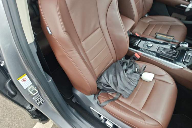 Used Wey VV7 2017 2.0T Flagship Model Right Front Seat