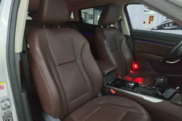 Used Wey VV7 2017 2.0T Flagship Model Right Front Seat