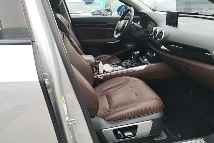 Used Wey VV7 2017 2.0T Flagship Model Right Front Seat
