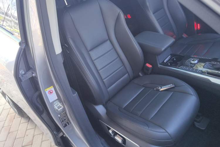Used Wey VV7 2017 2.0T Ultra-Luxury Version Right Front Seat