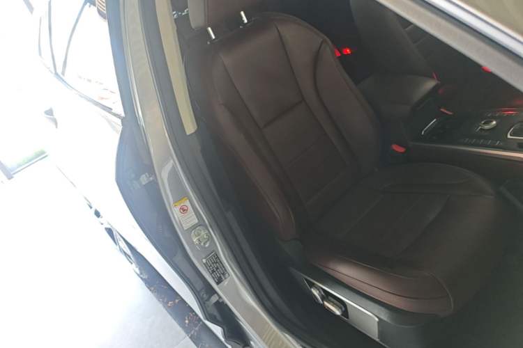 Used Wey VV7 2017 2.0T Flagship Model Right Front Seat