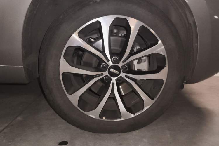 Used Wey VV7 2017 2.0T Luxury Model Right Front Wheel Hub